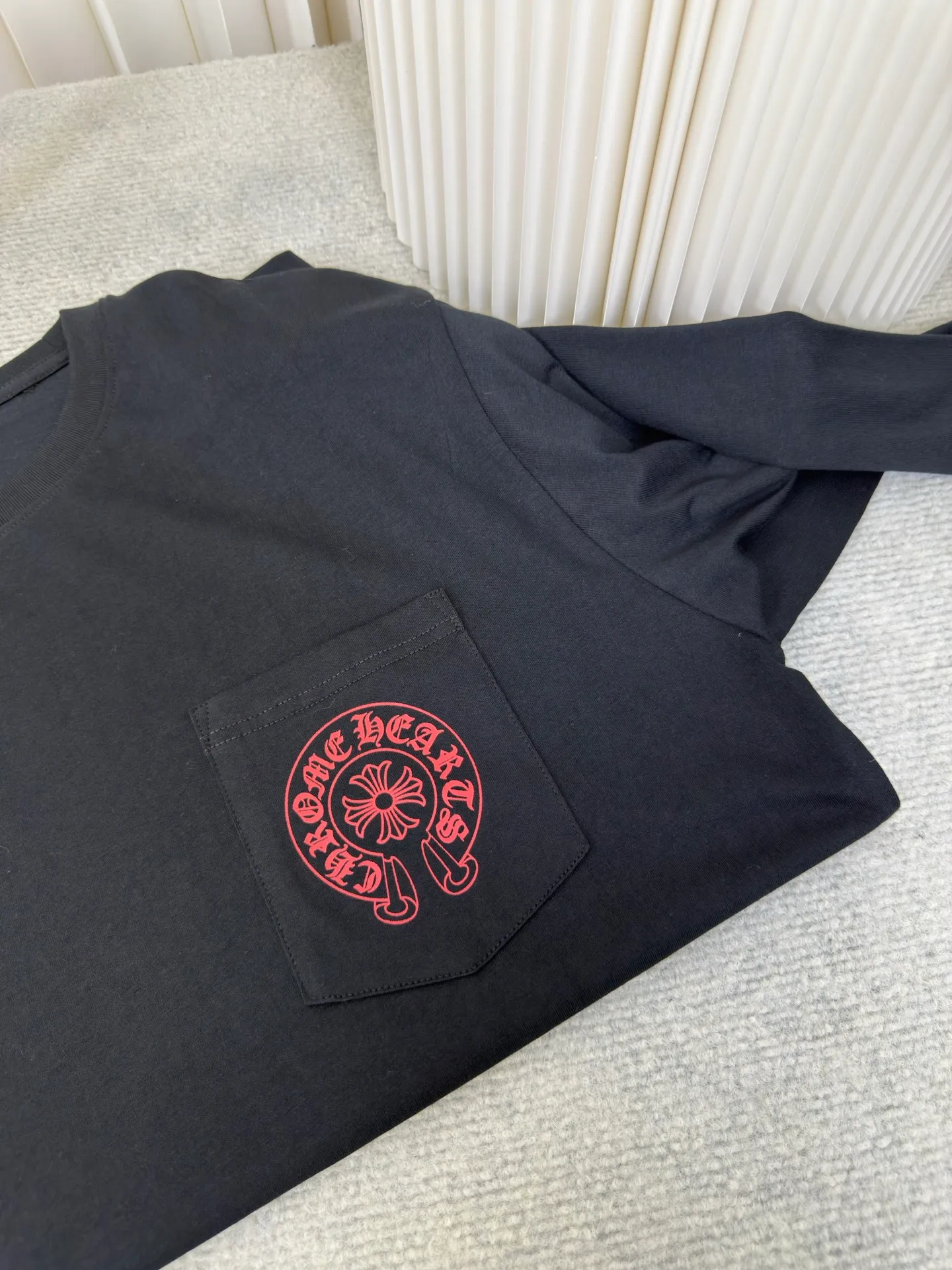 P310 Chrome Hearts Deadly doll, American comic printed round neck and long sleeves. The fabric is made of 26-woven 200g cotton. Printing is very important. The ink printing used in the original version is generally incapable of being restored by ordinary printing factories. After running to many factories, the time paid off in the end. Size S M L